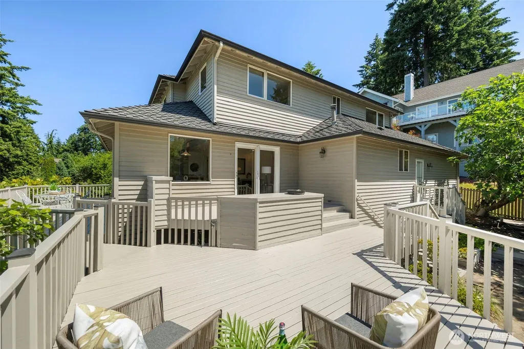 6121 NE 152nd Street Kenmore WA 98028