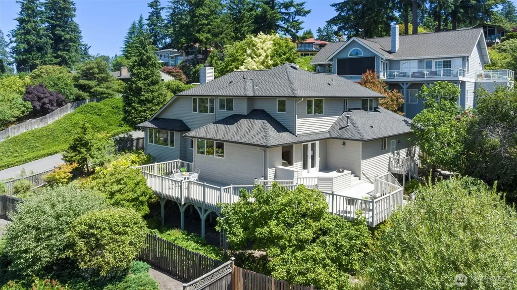 6121 NE 152nd Street Kenmore WA 98028