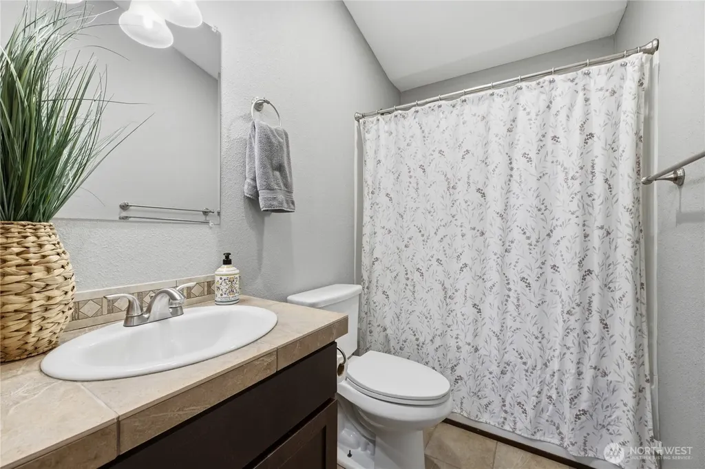 6911 Vandermark Road E Bonney Lake WA 98391