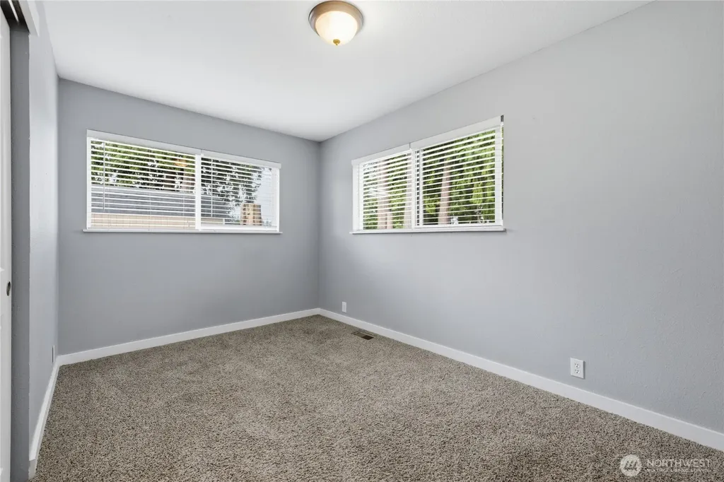 6911 Vandermark Road E Bonney Lake WA 98391