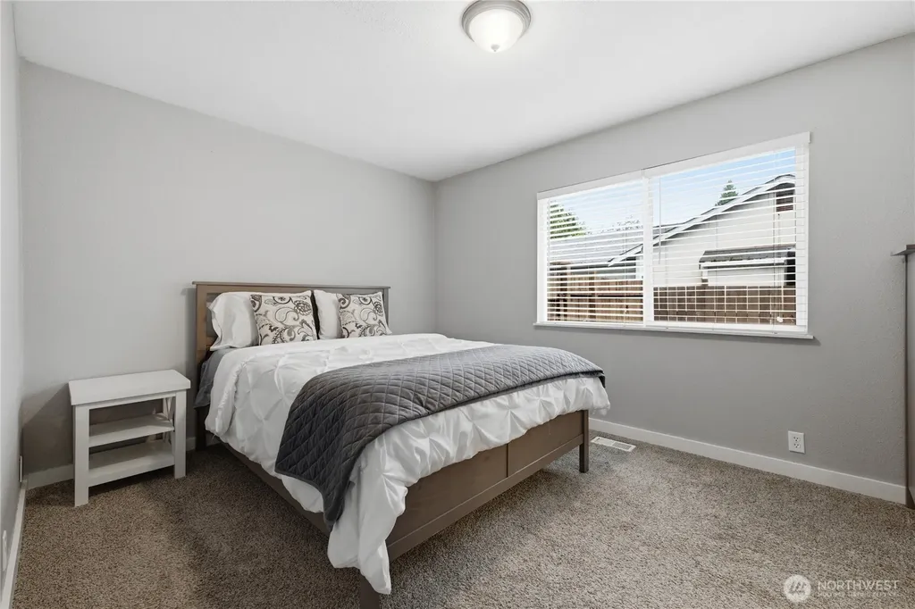 6911 Vandermark Road E Bonney Lake WA 98391