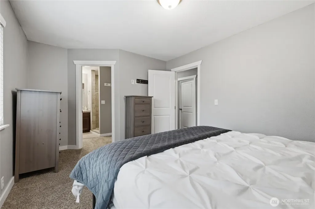6911 Vandermark Road E Bonney Lake WA 98391
