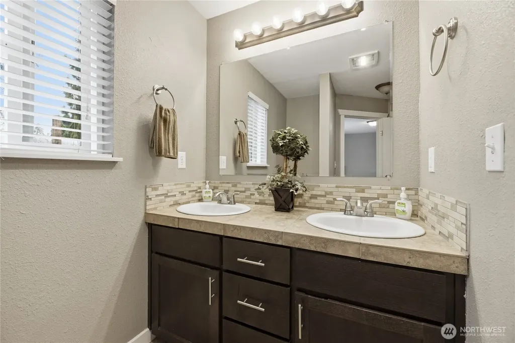 6911 Vandermark Road E Bonney Lake WA 98391