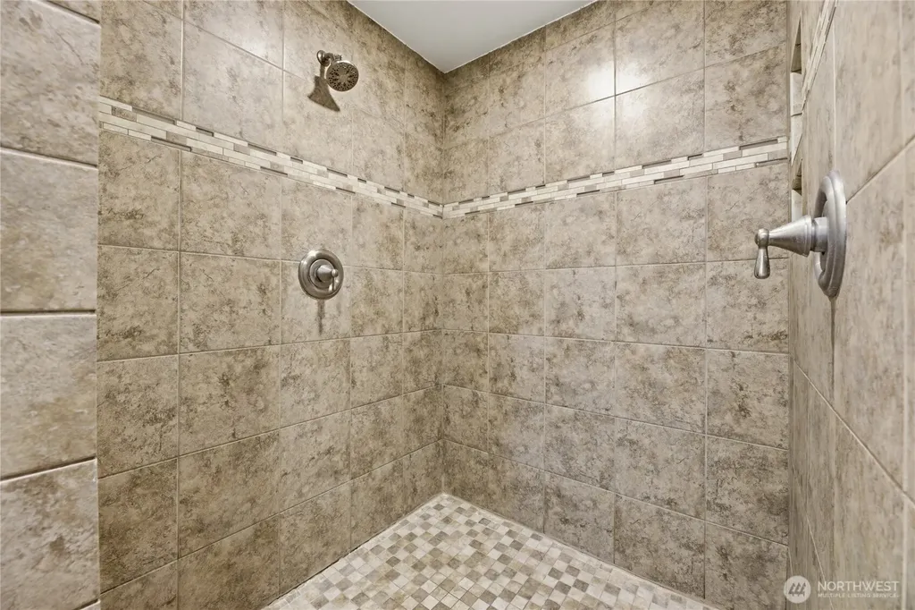 6911 Vandermark Road E Bonney Lake WA 98391