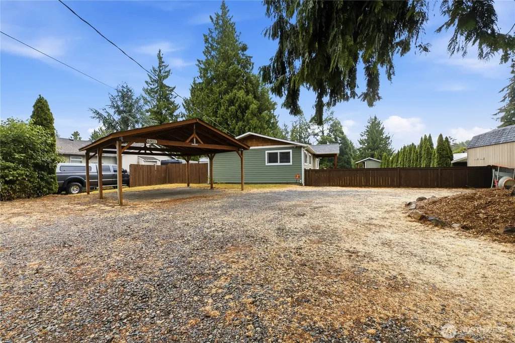 6911 Vandermark Road E Bonney Lake WA 98391