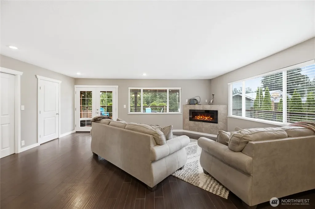 6911 Vandermark Road E Bonney Lake WA 98391
