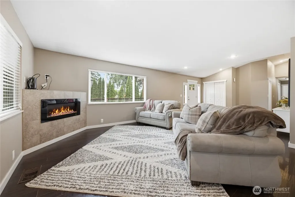 6911 Vandermark Road E Bonney Lake WA 98391
