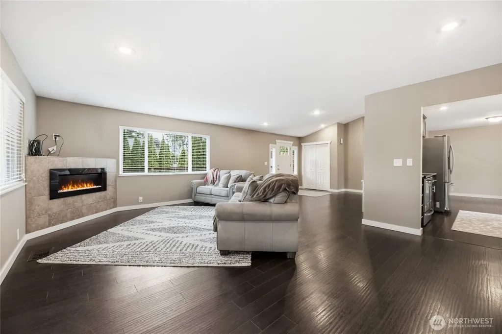 6911 Vandermark Road E Bonney Lake WA 98391
