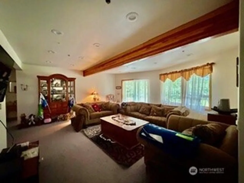 48219 284th Avenue SE Enumclaw WA 98022