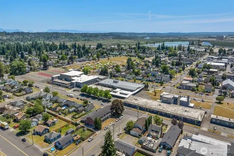 1527 8th Street Marysville WA 98270