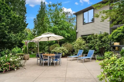 9233 255th Avenue NE Redmond WA 98053