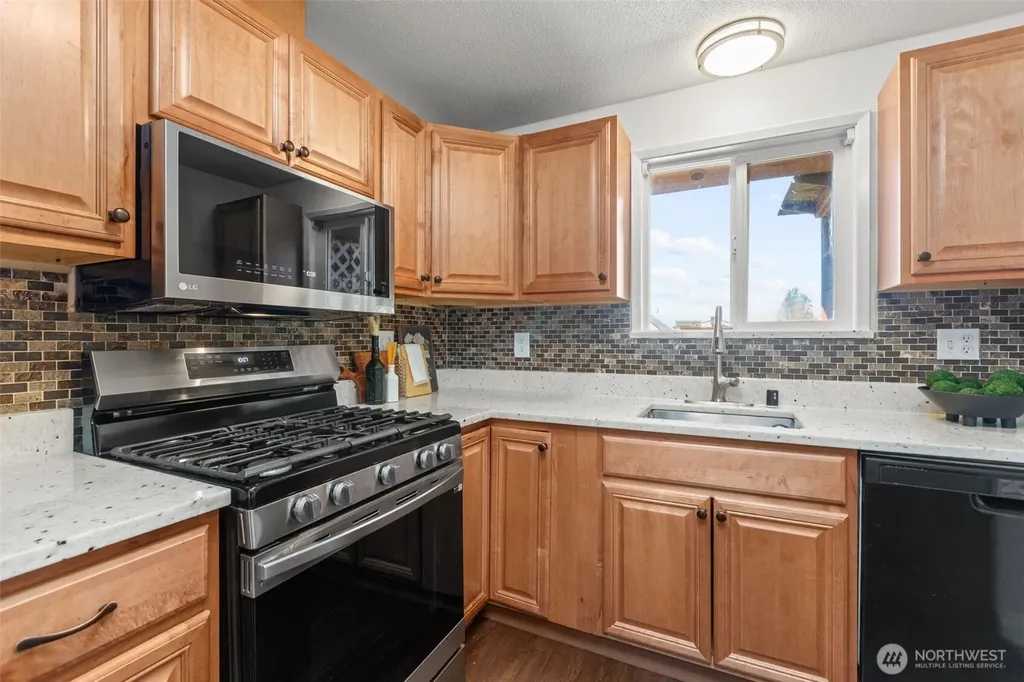 24527 36th Avenue S Kent WA 98032
