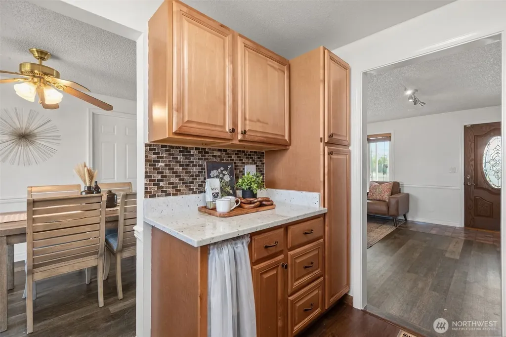 24527 36th Avenue S Kent WA 98032
