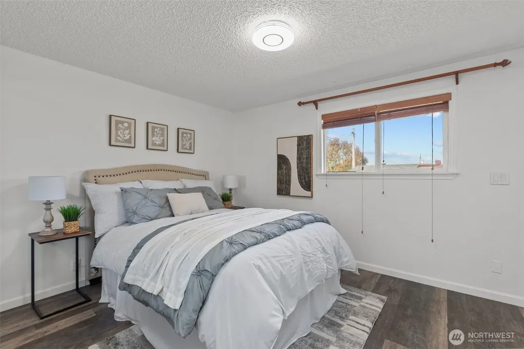 24527 36th Avenue S Kent WA 98032