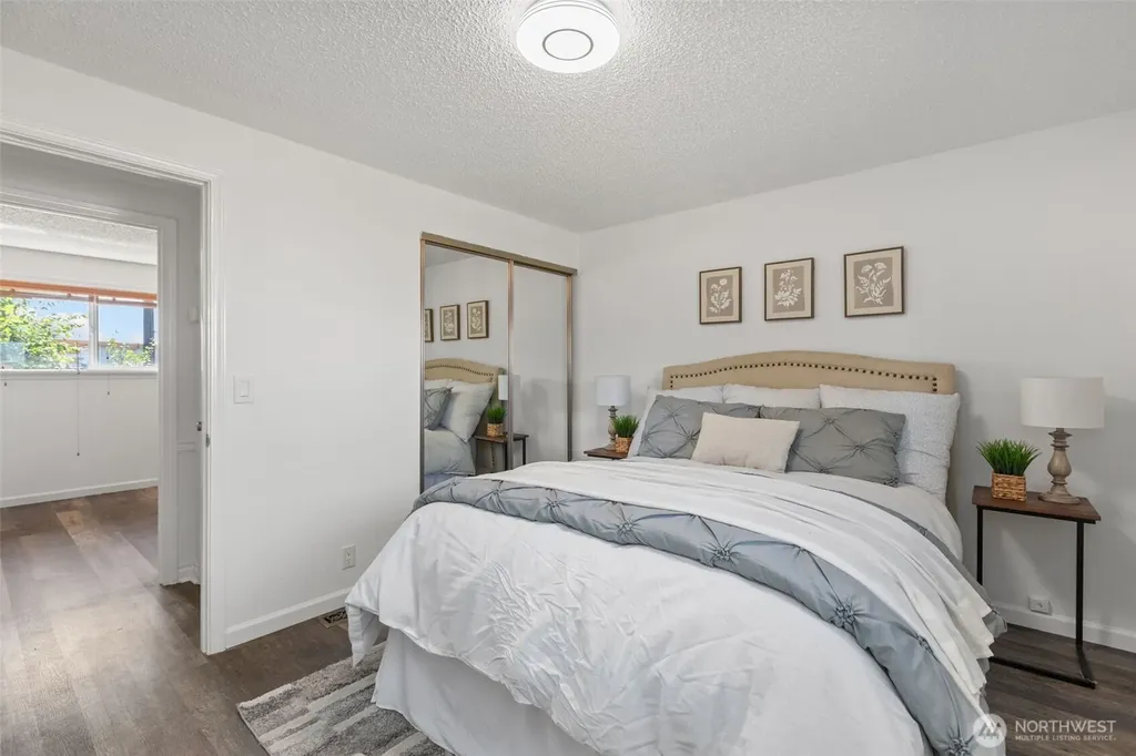 24527 36th Avenue S Kent WA 98032