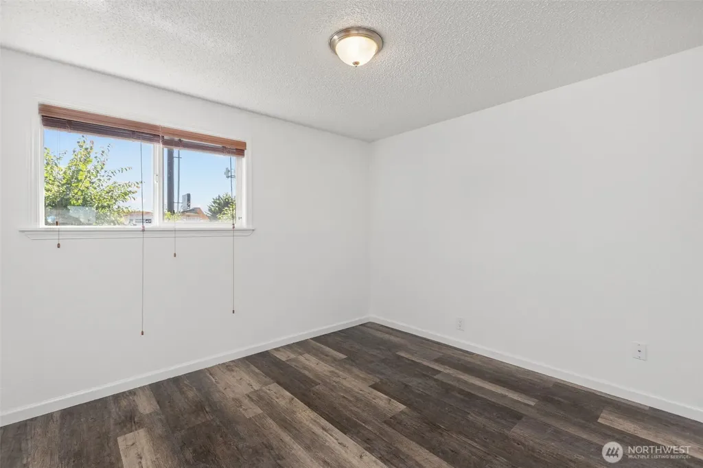 24527 36th Avenue S Kent WA 98032