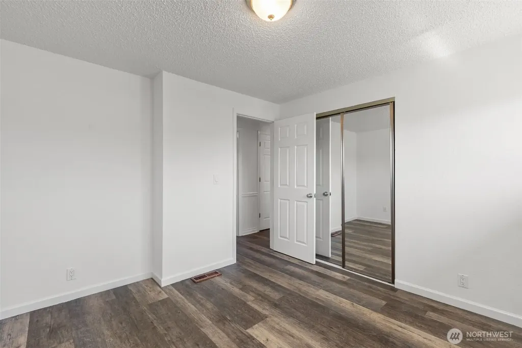 24527 36th Avenue S Kent WA 98032