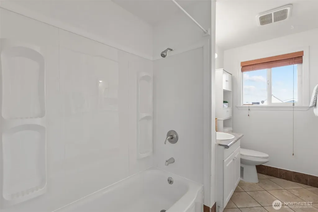 24527 36th Avenue S Kent WA 98032