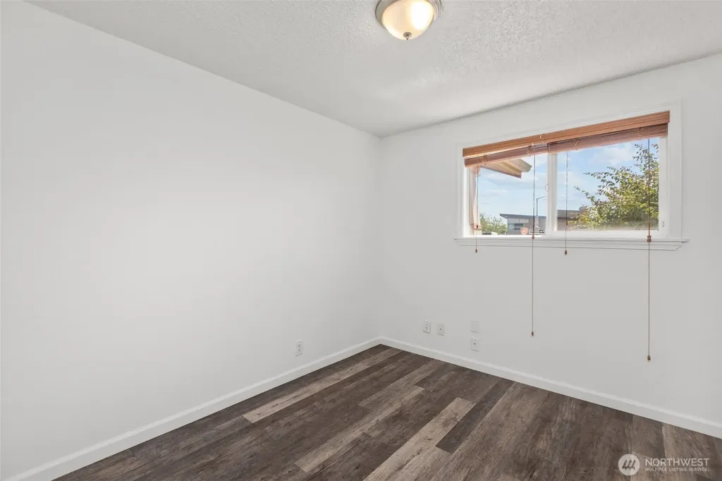 24527 36th Avenue S Kent WA 98032