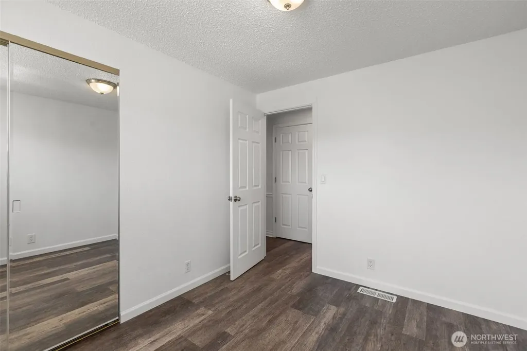 24527 36th Avenue S Kent WA 98032