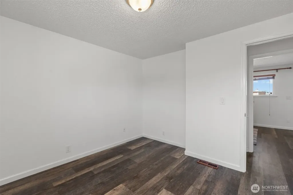24527 36th Avenue S Kent WA 98032