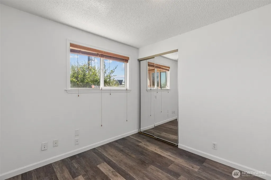 24527 36th Avenue S Kent WA 98032