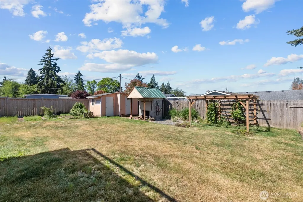 24527 36th Avenue S Kent WA 98032