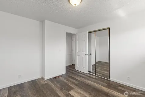 24527 36th Avenue S Kent WA 98032