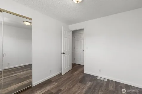 24527 36th Avenue S Kent WA 98032