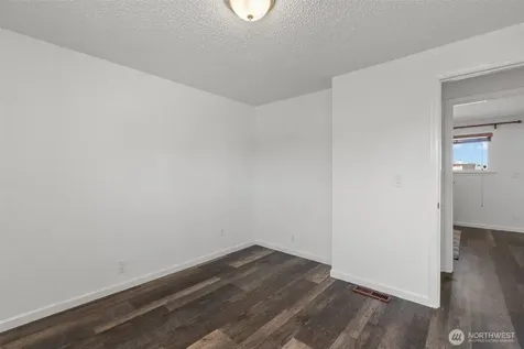24527 36th Avenue S Kent WA 98032