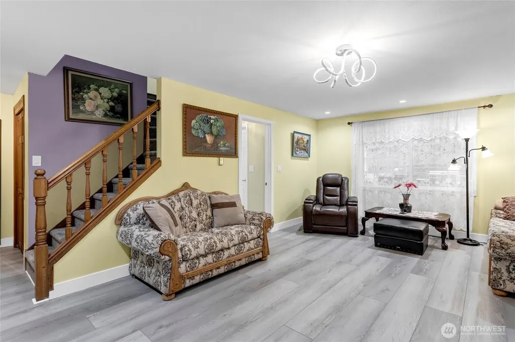 28461 26th Avenue S Federal Way WA 98003