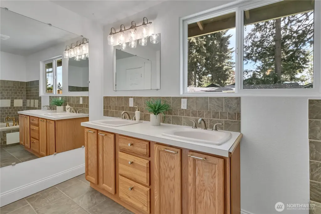 12601 105th Avenue Ct E Puyallup WA 98374
