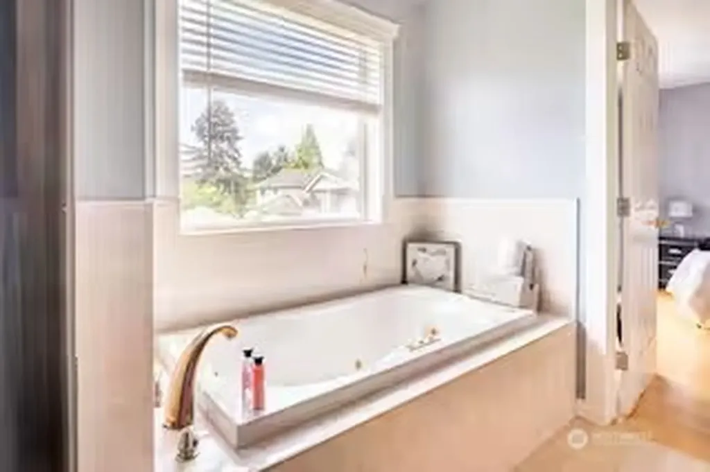 4248 S 148th Street Tukwila WA 98168