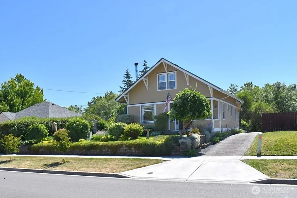 673 SW Chehalis Avenue Chehalis WA 98532