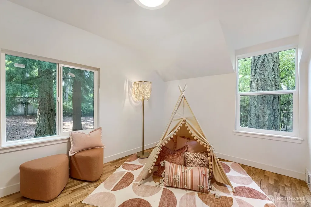 16051 21st Avenue SW Burien WA 98166