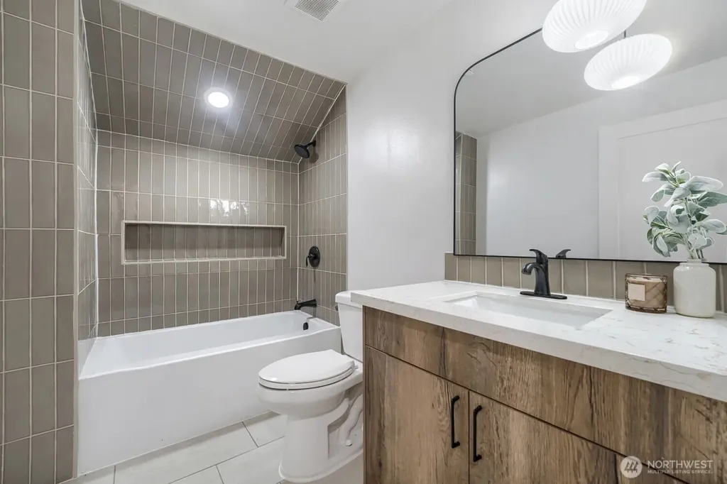16051 21st Avenue SW Burien WA 98166