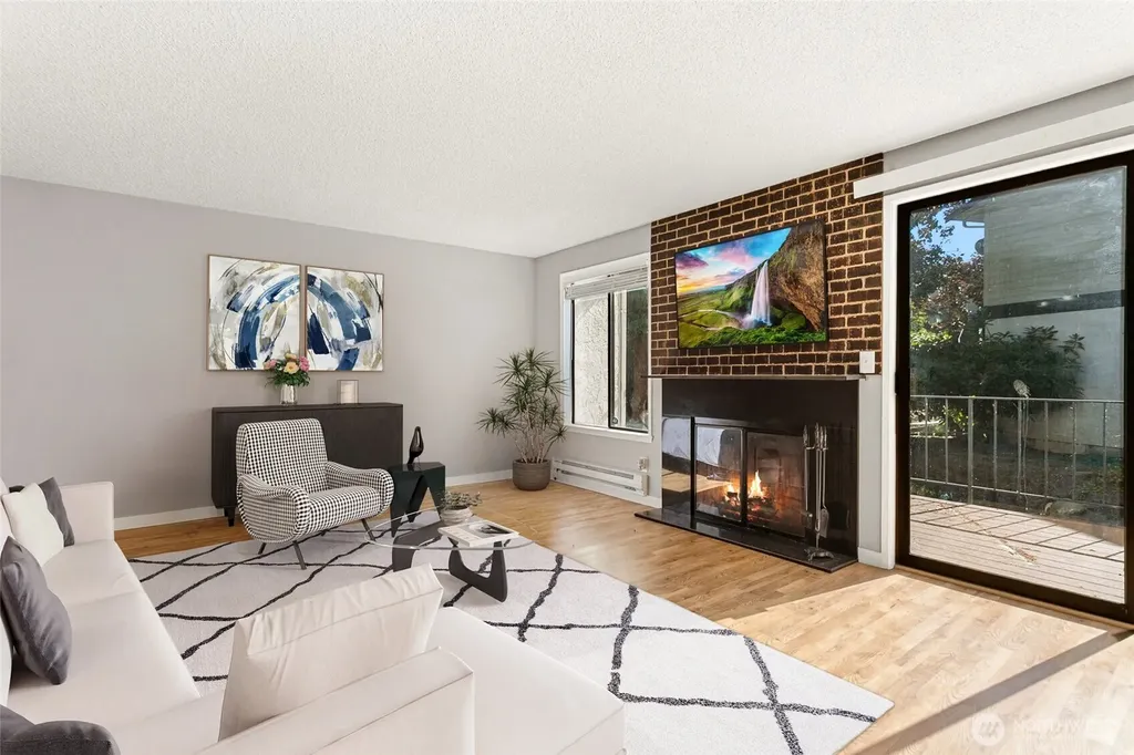 1802 Maple Lane Kent WA 98030