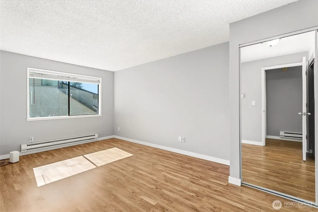 1802 Maple Lane Kent WA 98030