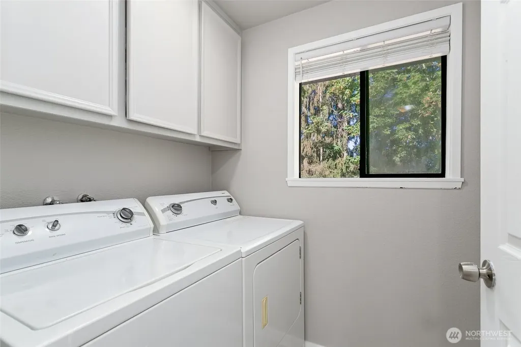 1802 Maple Lane Kent WA 98030