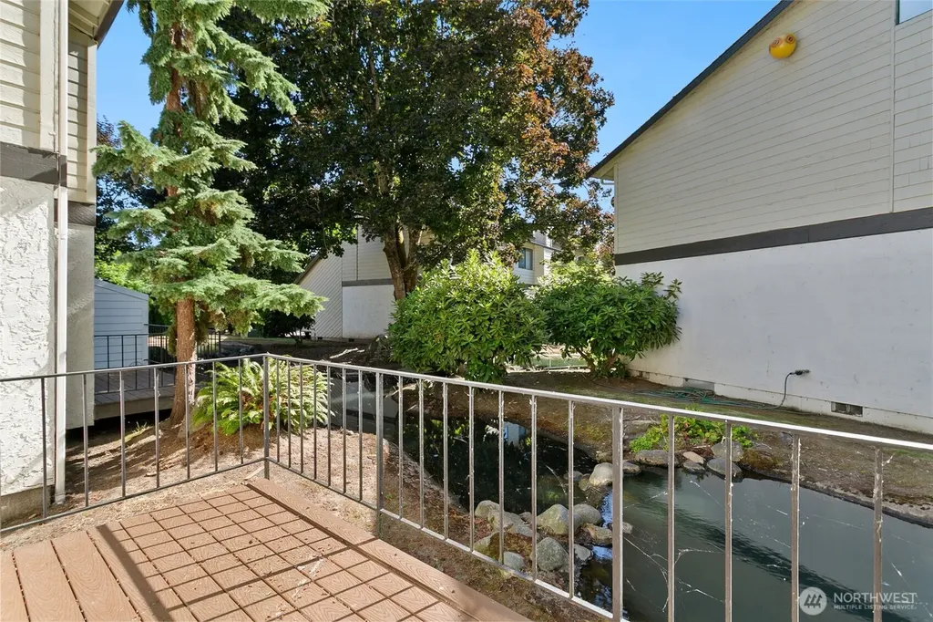 1802 Maple Lane Kent WA 98030