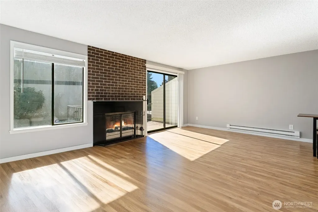 1802 Maple Lane Kent WA 98030