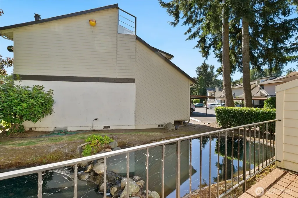1802 Maple Lane Kent WA 98030