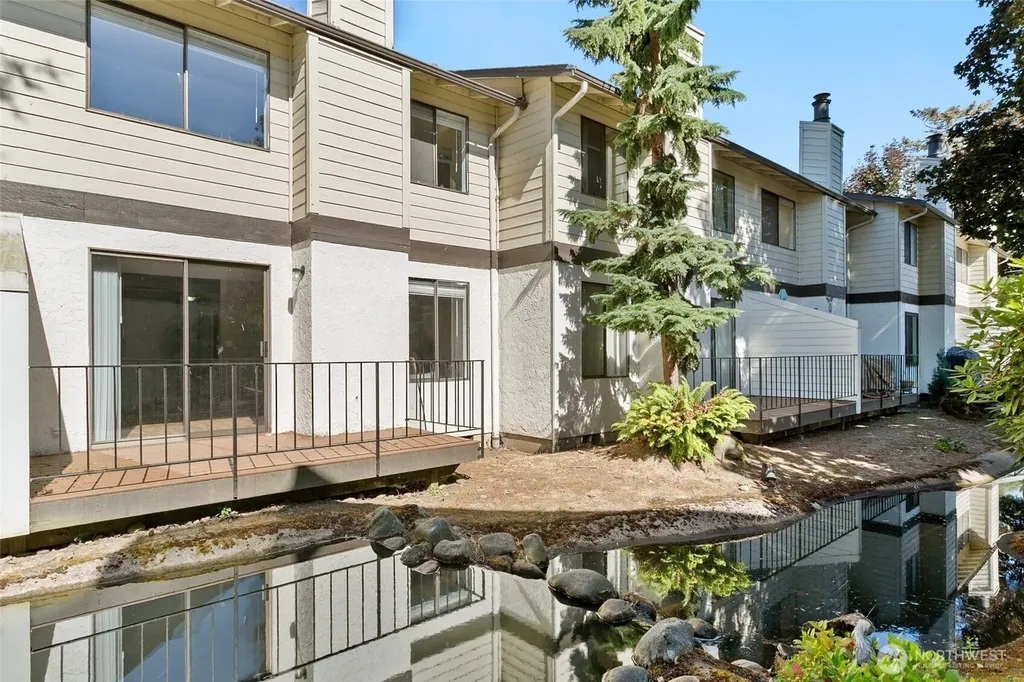 1802 Maple Lane Kent WA 98030