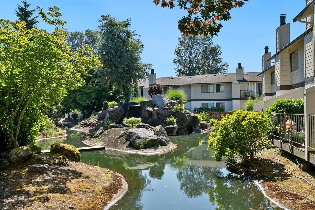 1802 Maple Lane Kent WA 98030