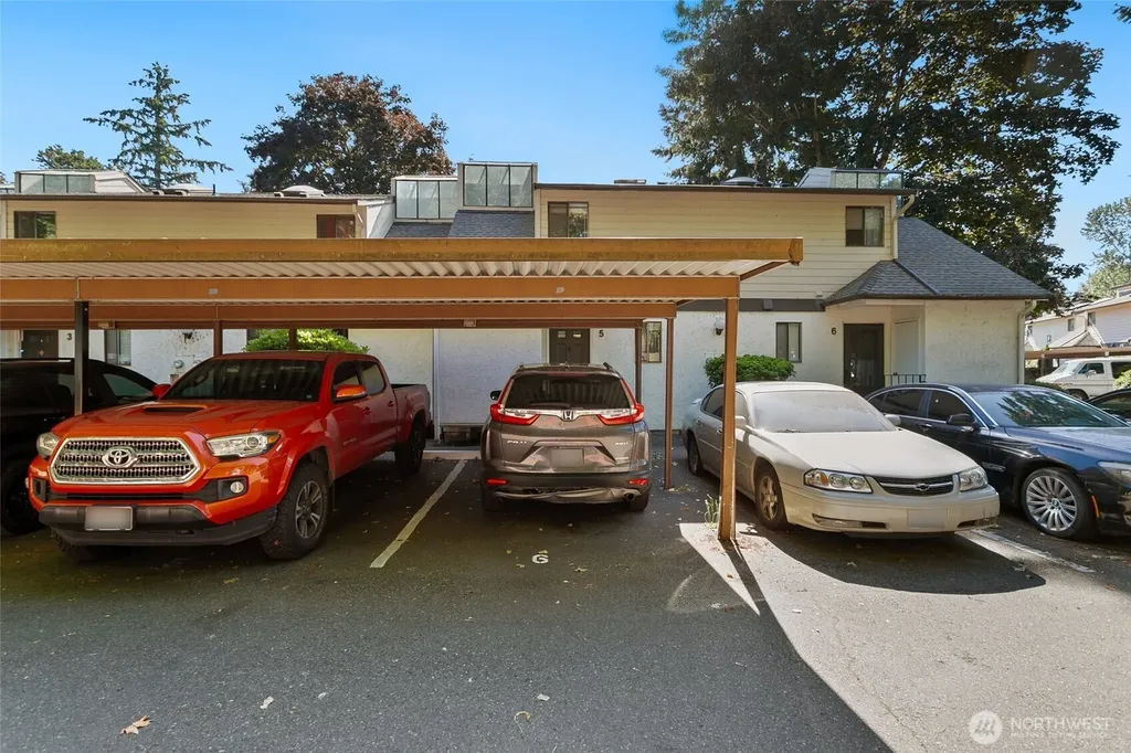 1802 Maple Lane Kent WA 98030