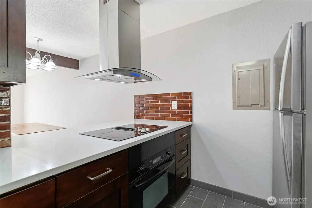 1802 Maple Lane Kent WA 98030