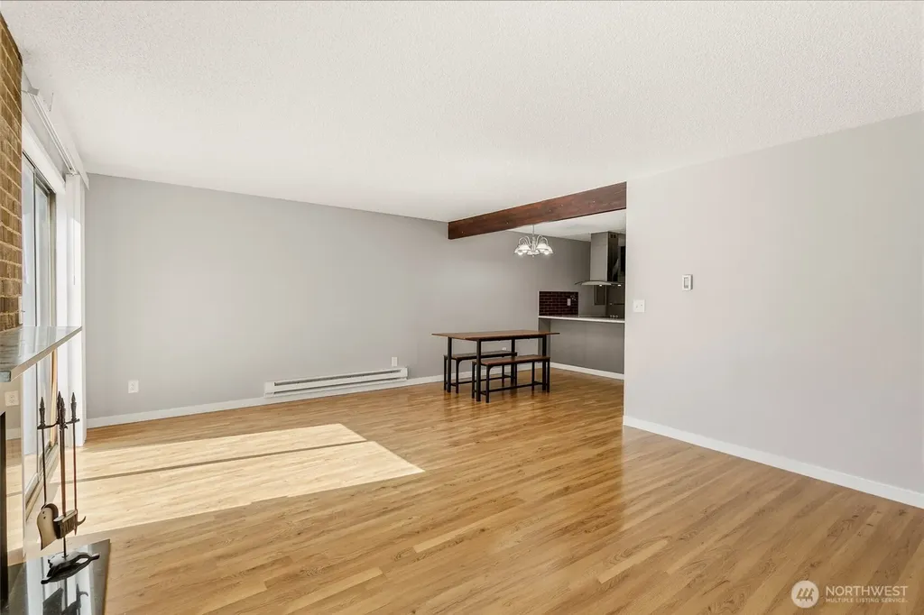 1802 Maple Lane Kent WA 98030