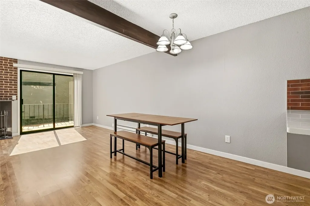 1802 Maple Lane Kent WA 98030