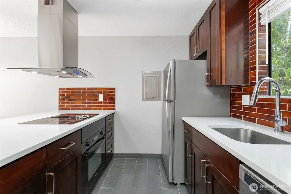 1802 Maple Lane Kent WA 98030