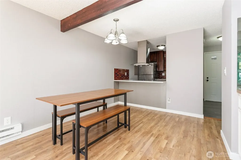 1802 Maple Lane Kent WA 98030